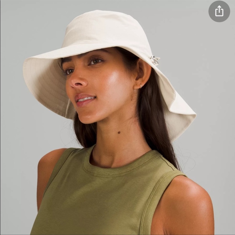 Lululemon cinchable wide brim hat in white opal M/L